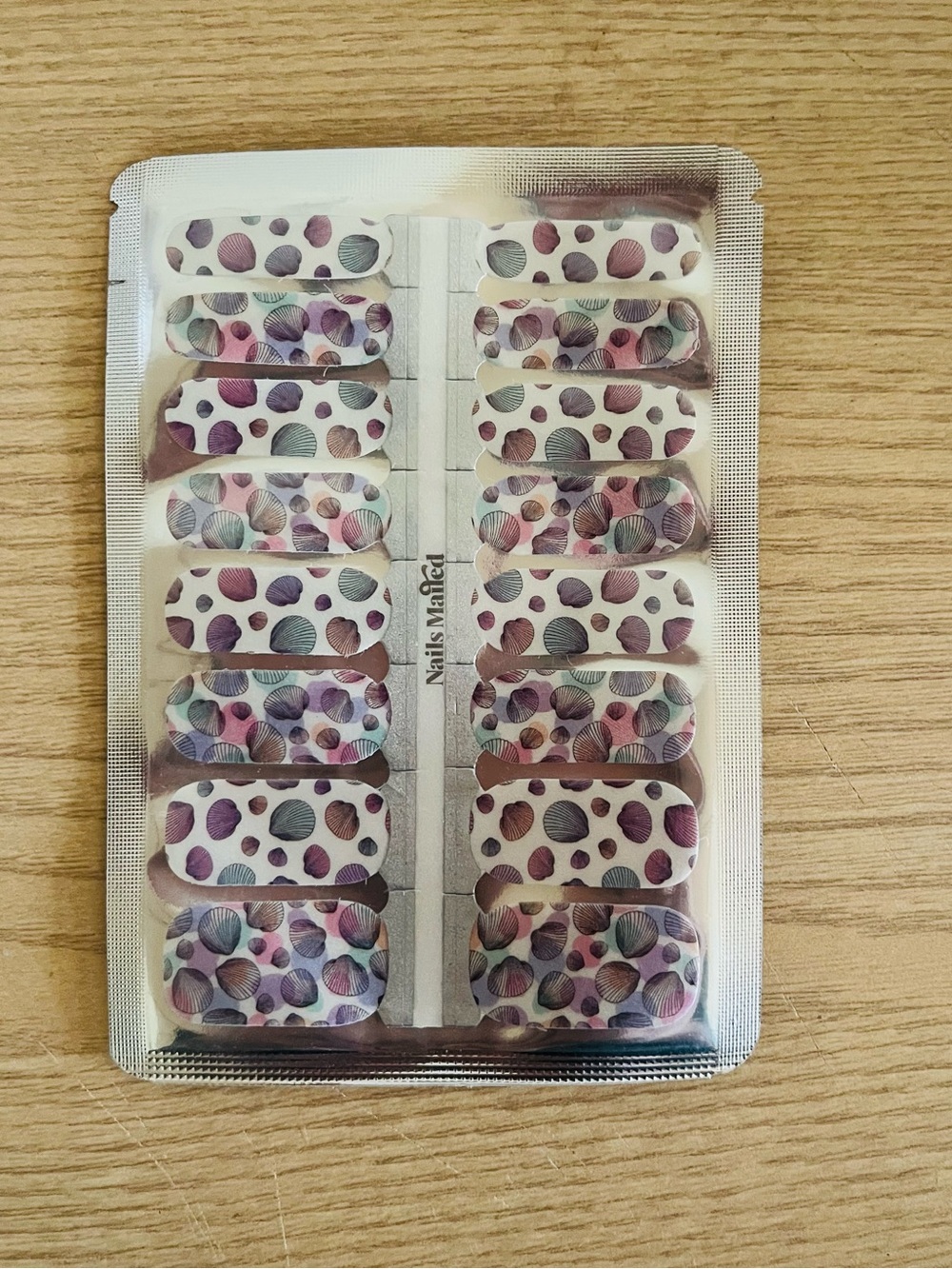Clamshells Nail Stickers Press-On Nail Wraps - Purple Pink